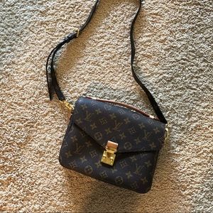 Authentic Louis Vuitton Pochette Metis